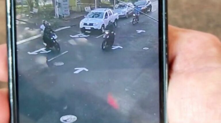 VÍDEO | Duas pessoas ficam feridas após acidente envolvendo motos no Campos Elíseos
