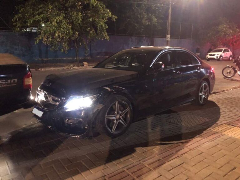 Mercedes desgovernada danifica seis veículos em Araçatuba
