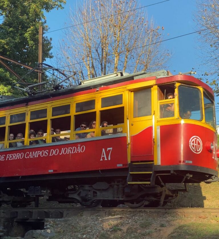 Mulher morre atropelada por Bondinho de Campos do Jordão