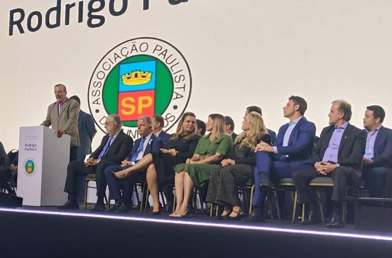 Prefeito de Araçatuba participa de jantar com presidente do Senado em São Paulo