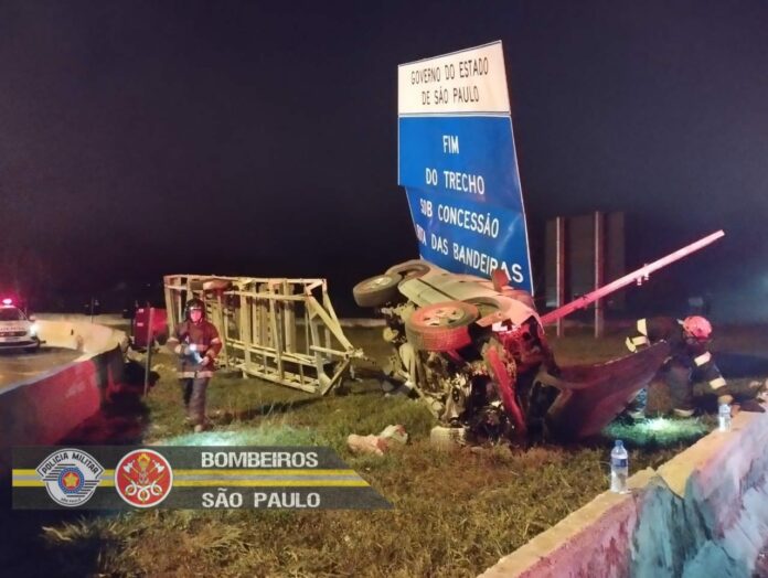 carro capotar na dom pedro jacareí carro capotar na dom pedro jacareí