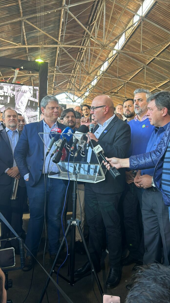 Tarcísio assina contrato de concessão do Trem Intercidades em Campinas Tarcísio assina contrato de concessão do Trem Intercidades em Campinas