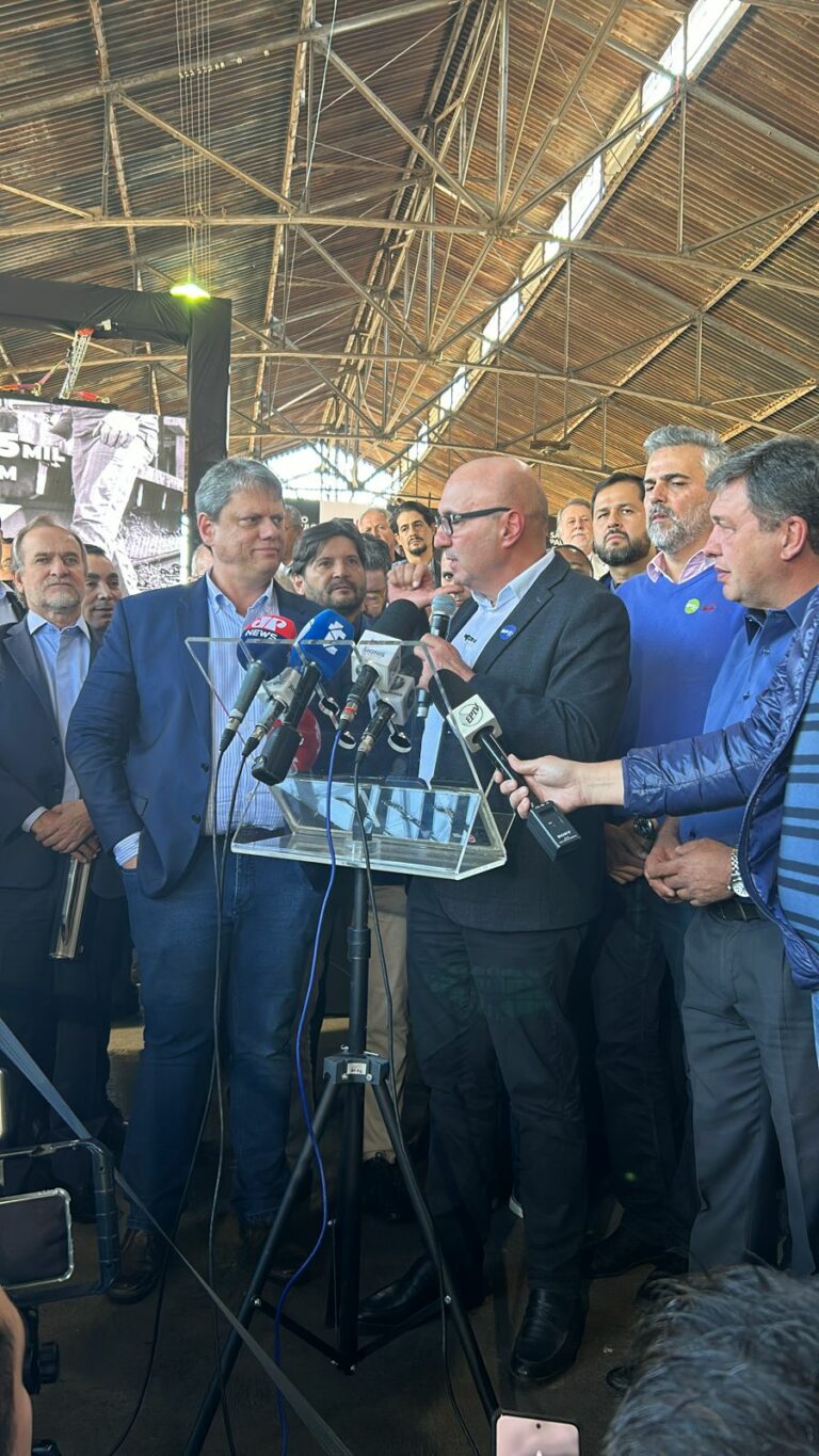 Tarcísio assina contrato de concessão do Trem Intercidades em Campinas