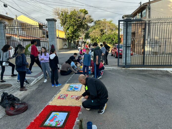 Corpus Christi: Fiéis enfeitam ruas de São José para celebrar o feriado católico