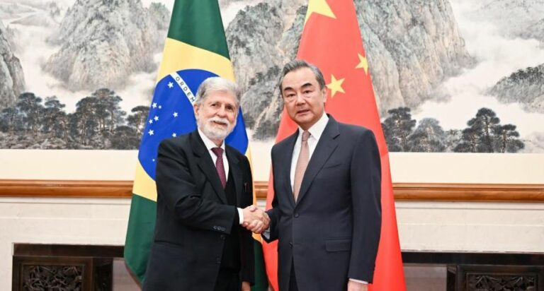 China e Brasil querem reunir Rússia e Ucrânia em conferência de paz
