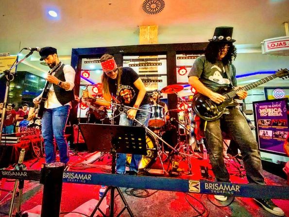 Cover do Guns N’ Roses faz show gratuito em shopping de São Vicente neste domingo
