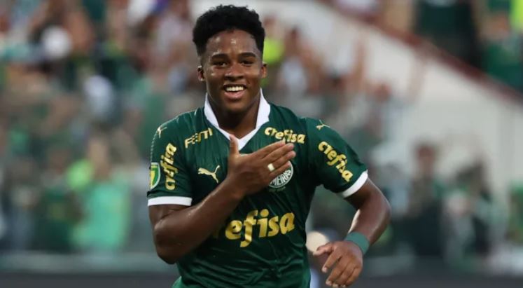 De malas prontas para Madri, Endrick se despede do Palmeiras