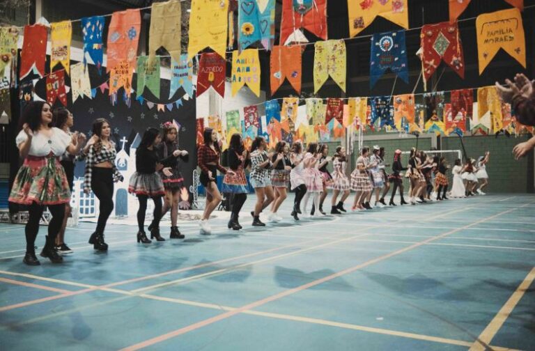 Arraiá dos Ingleses 2024 agita a cidade de Santos! Confira!