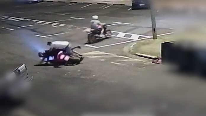 A tentativa de roubo foi na região do centro cultural em Jaguariúna e circuito de segurança grava toda a ação. A tentativa de roubo foi na região do centro cultural em Jaguariúna e circuito de segurança grava toda a ação.