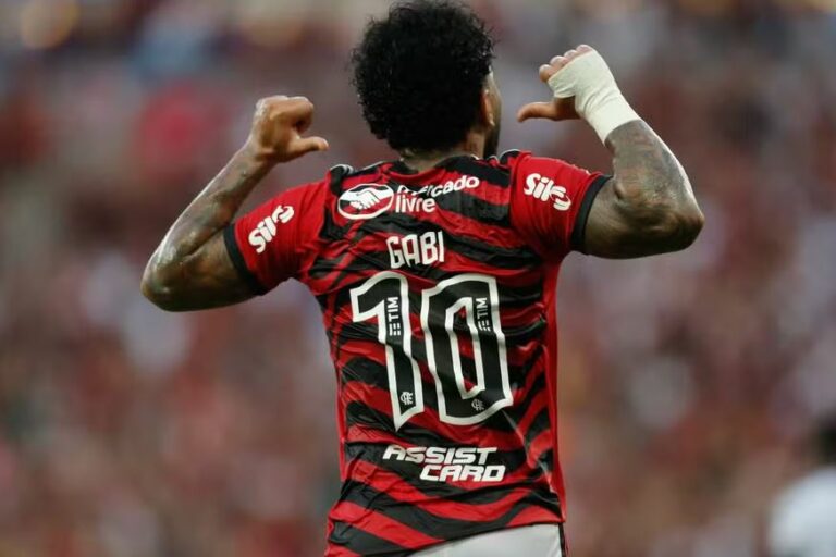Gabigol não treina e deixa CT do Flamengo após punição e perda da camisa 10