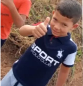 Pai e madrasta de menino encontrado morto são presos; veja vídeo