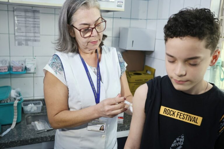 público vacina de 10 a 14 anos sjc
