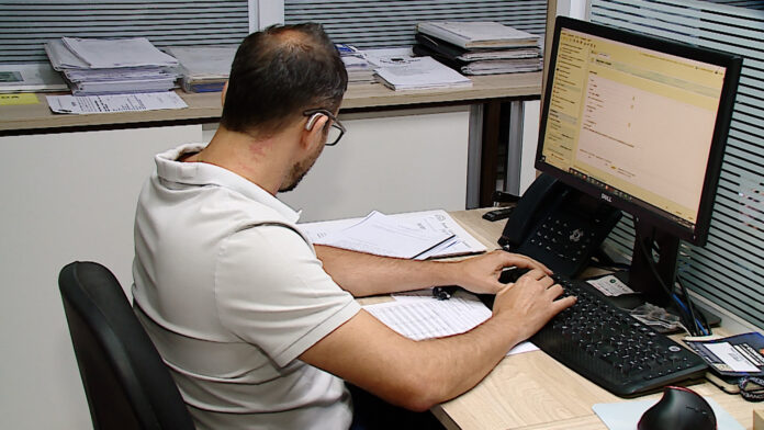 Multa para quem não acertas as contas com o leão é de 165,74 podendo chegar até 20% do valor devido.