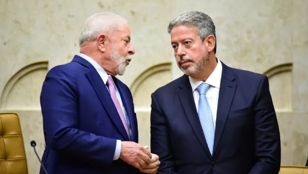 Lira encontra Lula sob expectativa de votação sobre vetos e taxação de compras de até US$ 50