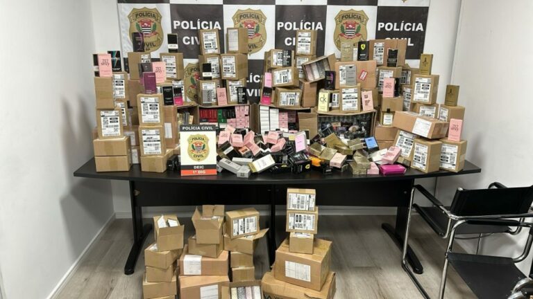 Polícia fecha fábrica de perfumes falsificados e quatro são presos em flagrante