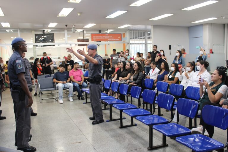 Coral da PM leva música a hospitais de SP: ‘tratamento musical, gratidão em melodia’