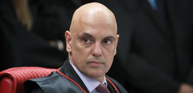 Moraes se declara impedido em caso de ameaça à sua família, mas mantém prisões