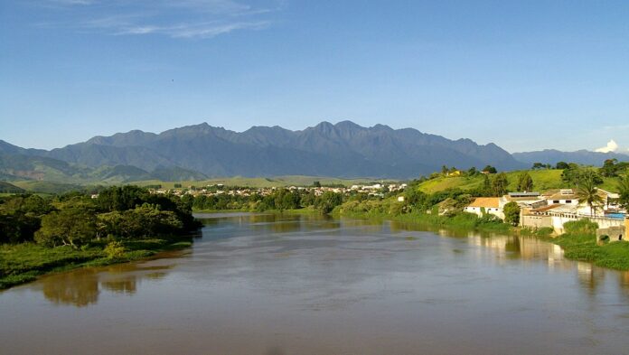 1024px-Paraíba_do_Sul_River_in_Cruzeiro_city_São_Paulo_State corpo de homem é encontrado no rio em cruzeiro