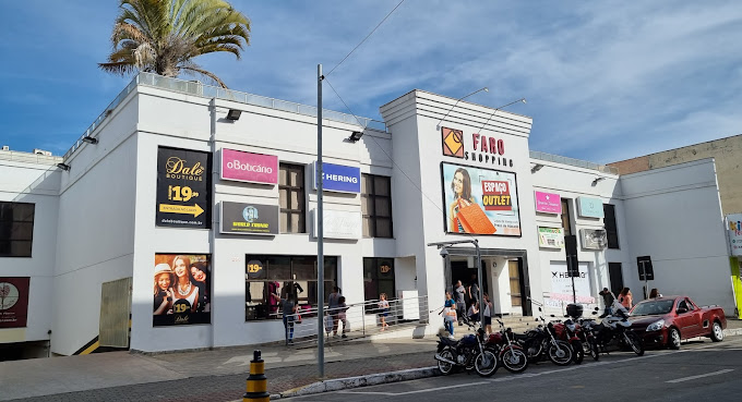 Homem é preso após se masturbar e ejacular em mulher dentro de shopping em São José