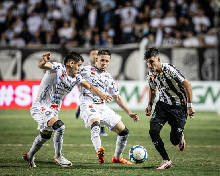 Santos perde 4ª seguida, é ultrapassado pelo Operário-PR e afunda em crise