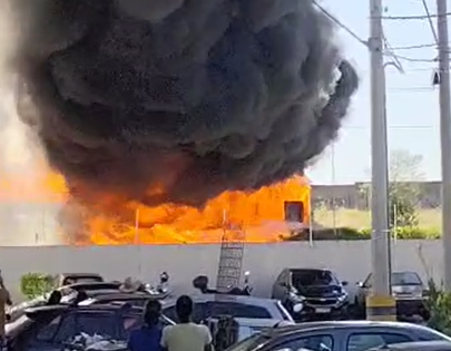 incêndio atinge área campo de futebol pinda