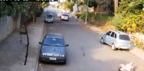 Câmeras flagram perseguição policial e troca de tiros; veja