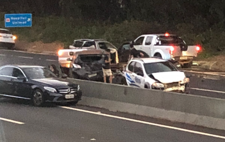 Uma pessoa morre e outra fica gravemente ferida após acidente envolvendo três carros em rodovia de Bonfim Paulista