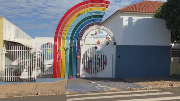 Criança é esquecida por cerca de 2 horas dentro de ônibus escolar no interior de SP