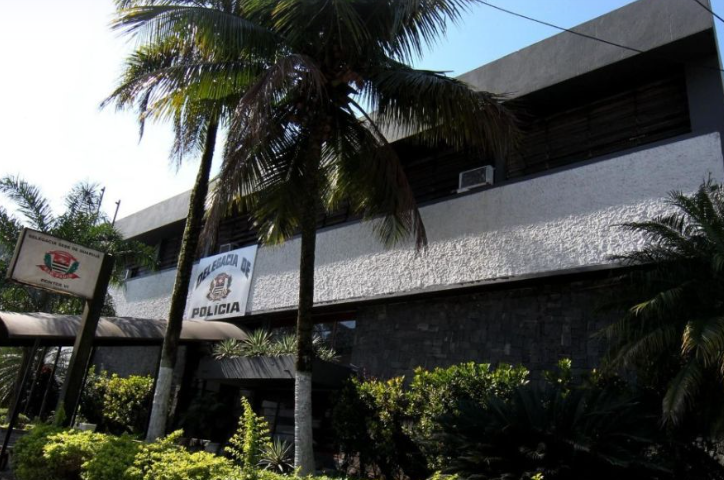 Criminosos furtam carga de soja em linha férrea de Guarujá