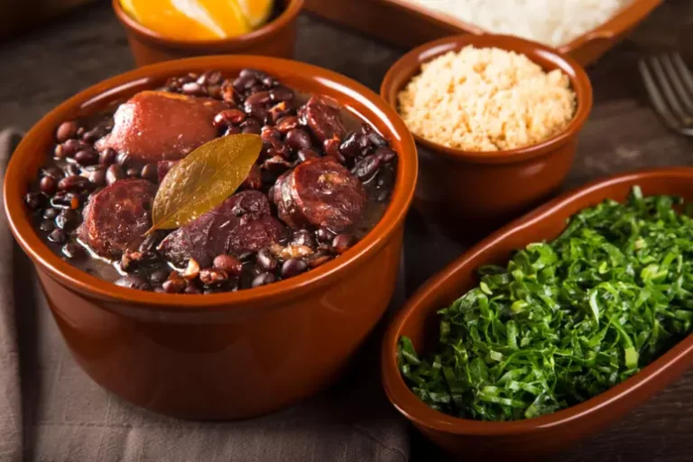 Para arrasar no almoço: veja como fazer uma autêntica feijoada
