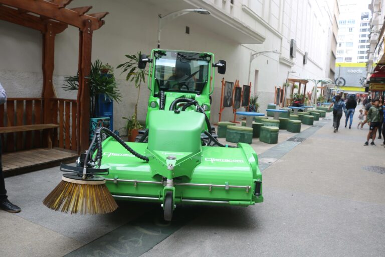 Santos ganha varredeiras mecânicas importadas para a limpeza da cidade; Confira!