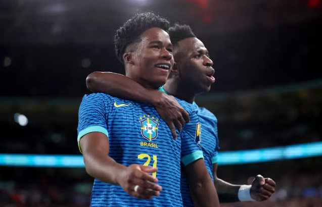 No entra e sai, Vini Jr. e Endrick não têm jogo completo juntos pelo Brasil