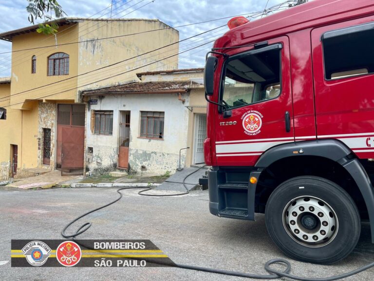 Cozinha de residência pega fogo em Guaratinguetá