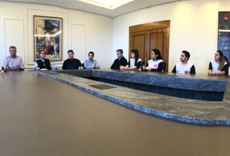 Estudantes do Unisalesiano refletem sobre experiência em missão humanitária no Rio Grande do Sul