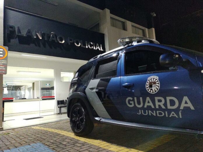 Filho agride a própria mãe em Jundiaí; ele foi imobilizado com arma de choque pela GM