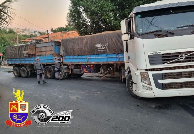 Carreta roubada é recuperado pela PM em Santa Bárbara