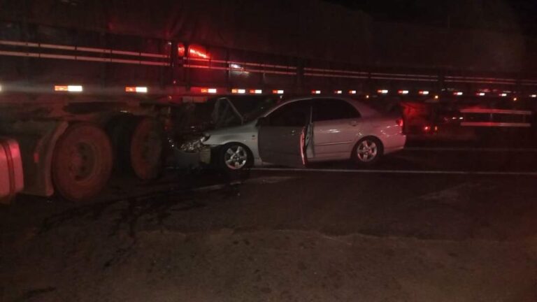 Colisão entre carro e caminhão deixa feridos na rodovia Elyeser Magalhães