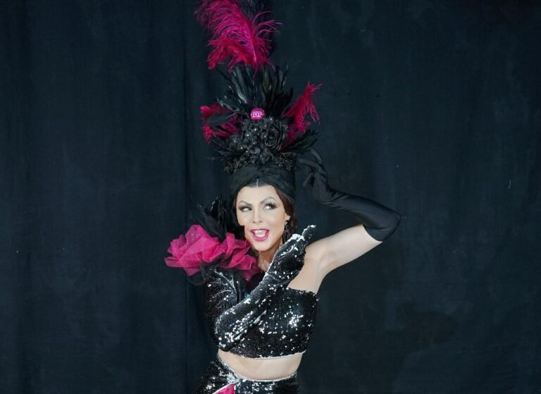 Teatro Municipal recebe musical sobre a vida de Carmen Miranda