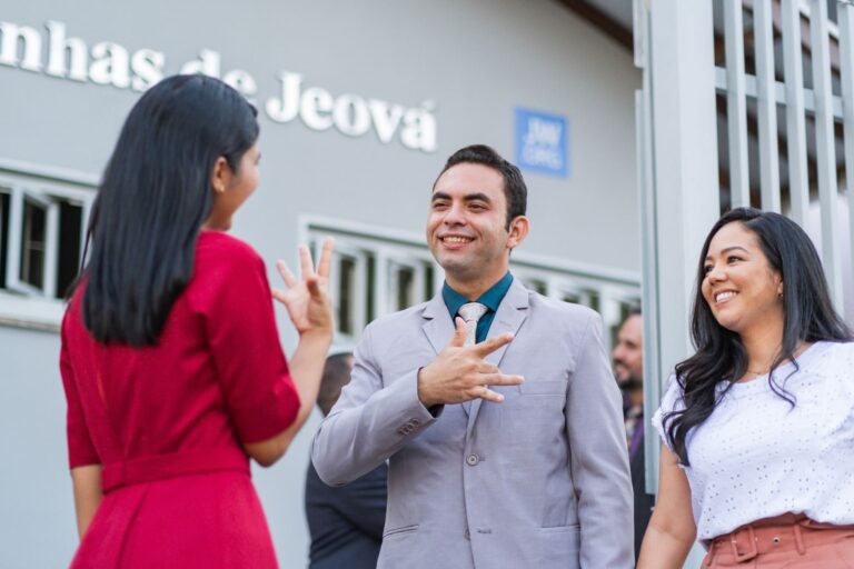Surdos são beneficiados por trabalho educativo gratuito em São Vicente