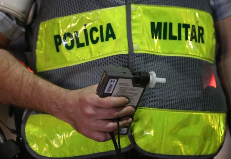 Construtor é detido por embriaguez ao volante após bater na traseira de carro em Araçatuba