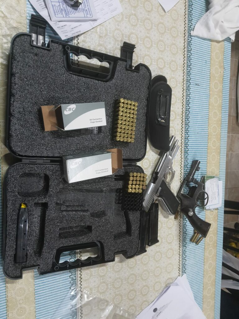 Dupla é presa em operação da PF contra tráfico de drogas e comércio ilegal de munições