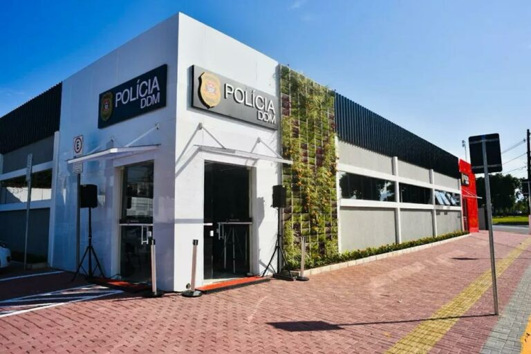 Homem alcoolizado é preso após ameaçar e perseguir ex-companheira em porta de delegacia de Praia Grande