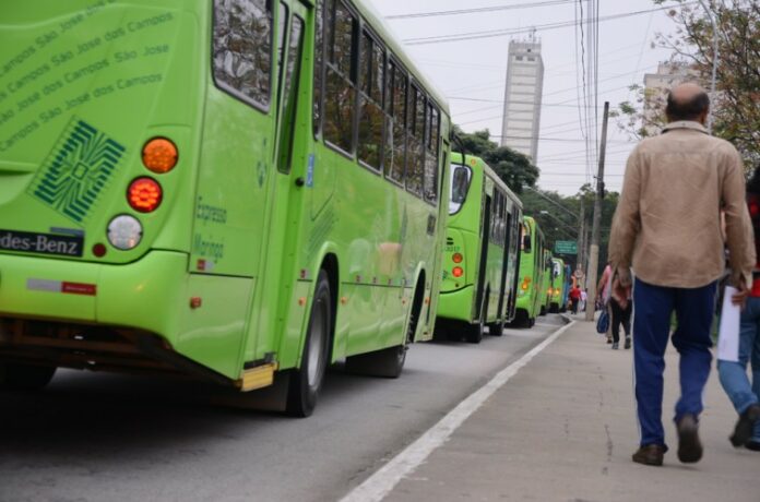 Jovem é importunada sexualmente dentro de ônibus em São José