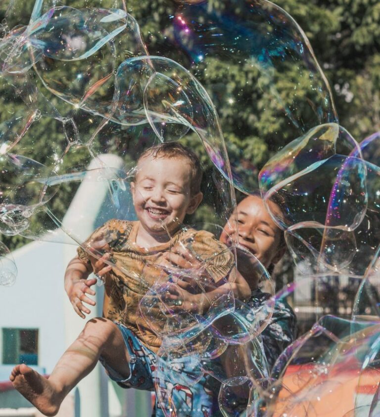 Festival de bolhas de sabão gigantes anima o final de semana