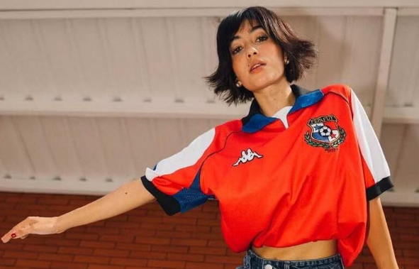 Especialista em imagem e estilo revela que camisetas de times não são adequadas para encontros amorosos