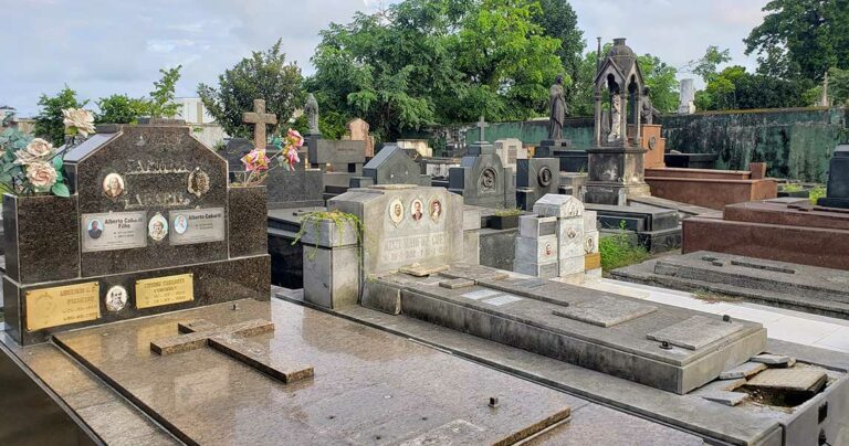 Homem é preso por furtar placas de bronze em cemitério de Santos