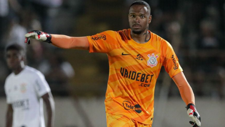 Corinthians vê ‘migué’ de Carlos Miguel e tira goleiro de treinamentos