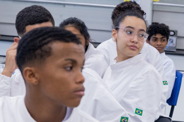 SP propõe estágio remunerado para alunos do Ensino Médio; entenda o programa
