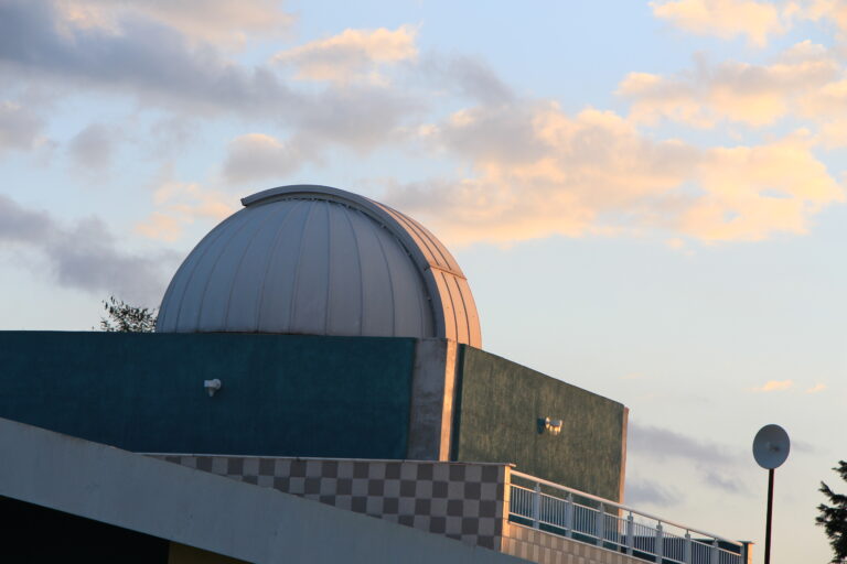 Espiando a Lua na Luneta: Univap realiza encontro de astronomia