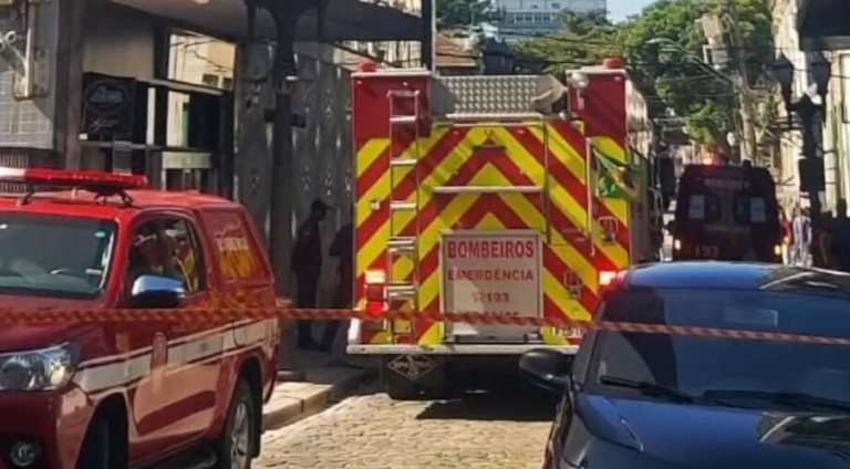 Incêndio atinge prédio de banco no Centro de Santos